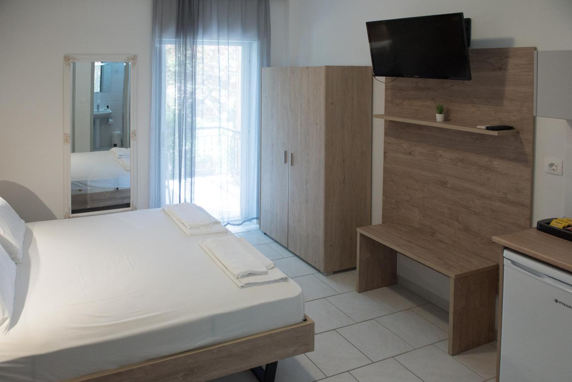 Milies Apartments Stavros  Bagian luar foto